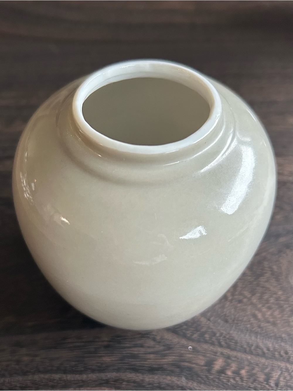 Royal Crown Ivory Round Vase – Made in Japan – 4.5”